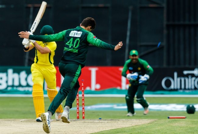 Pakistan crush Australia