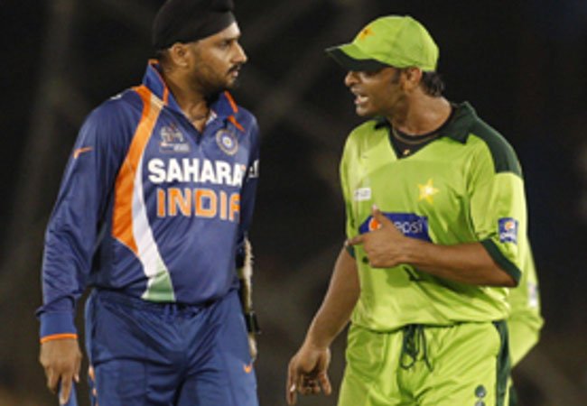 Shoaib Akhtar vs Harbhajan Singh